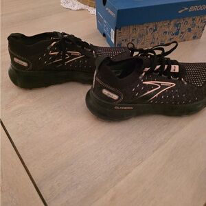 Brooks Women's Glycerin StealthFit 20 in Black